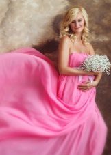 Pink dress for pregnant women