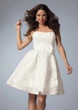 Robe avec une jupe cloche pour le type de figure Poire