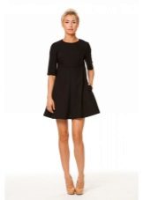 Robe avec une jupe évasée pour les femmes avec une figure Sablier