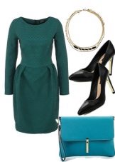 Pochette et accessoires pour femme avec la figure d'une poire