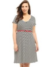 Robe avec un corbeau pour les femmes avec une figure comme Apple