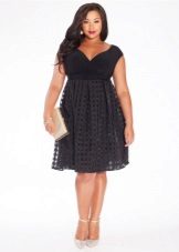 Robe col en V pour les femmes avec la figure de type Apple