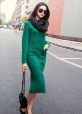 Robe mi-longue en maille à manches longues