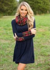 Robe bleue en laine à manches longues combinée en tissu