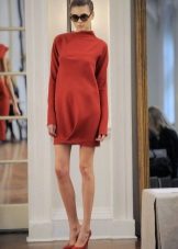 Robe courte rouge fermée à manches longues