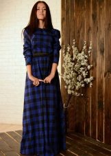  Robe longue dans une cage sombre