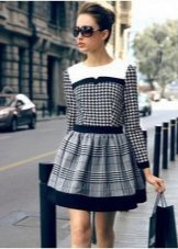 Robe courte en petites et grandes cellules noires et blanches