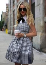 Robe blanche petite et noire
