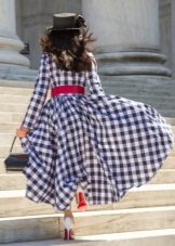 Accessoires et bijoux pour une robe à carreaux