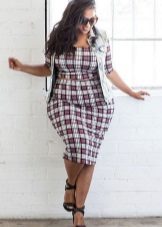 Robe blanche à carreaux pour femmes obèses