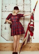 Comment porter une robe à carreaux pour le plein