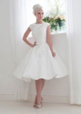 Robe de mariée combinée avec une emmanchure style années 50