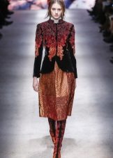 Vêtements d'extérieur sous une robe baroque