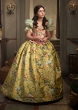 Robe jaune baroque