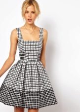 Robe évasée à carreaux noir et blanc
