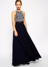 Robe noire évasée longue au sol