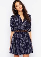Robe évasée bleue avec ceinture