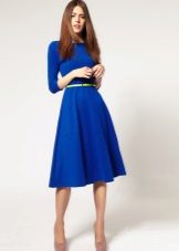 Robe évasée bleue avec ceinture