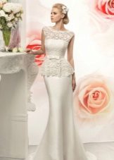 Cas de robe de mariée longue de dentelle et satin avec basky