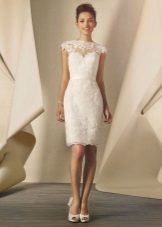 Robe de mariée fourreau en dentelle mi-longue