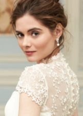 Coiffure de mariage pour habiller le cas