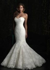 Robe de mariée sans manches avec encolure ouverte