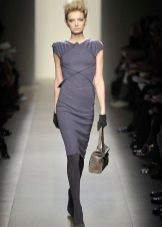 Robe grise à manches ailées