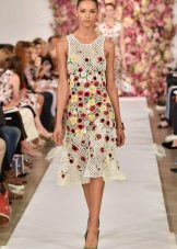 Robe de soirée en crochet avec des fleurs