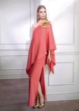 Vestido vermelho com flor de tecido