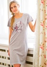 Robe de maison tricotée en gris