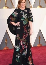 Virág ruha piros szőnyeg Oscar