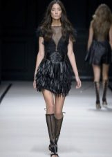 Chaussures sous une robe en cuir