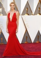 Robe à décolleté profond