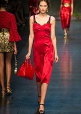 Robe en soie rouge