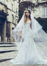 Robe de mariée en dentelle d'été