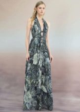 Robe d'été avec une impression sur le sol