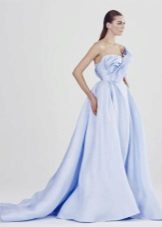 Robe d'été bleue moelleuse