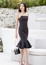 Robe sans bretelles avec jupe à volants