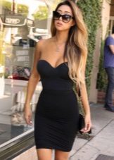 Robe bustier noire ajustée