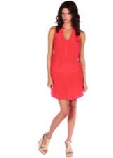 Robe courte rouge taille basse