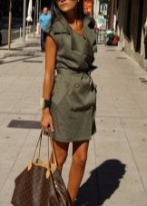 S'habiller dans un style militaire