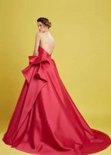 Robe dos nu au sol