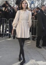 Robe courte dans le style des années 60