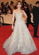 Robe de soirée bandeau ornée de pierres naturelles dans le style des années 60