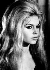 Maquillage et coiffure des années 60