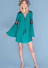 S'habiller dans le style de boho turquoise