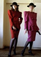 Habillez-vous dans le style des années 80 avec les épaules larges