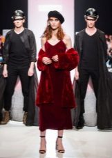 Robe d'hiver sur les bretelles