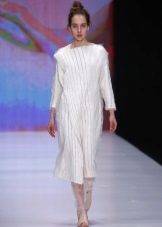 Robe d'hiver tricotée avec des manches