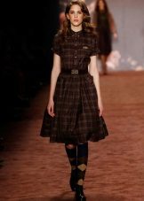 Robe d'hiver dans une cage marron